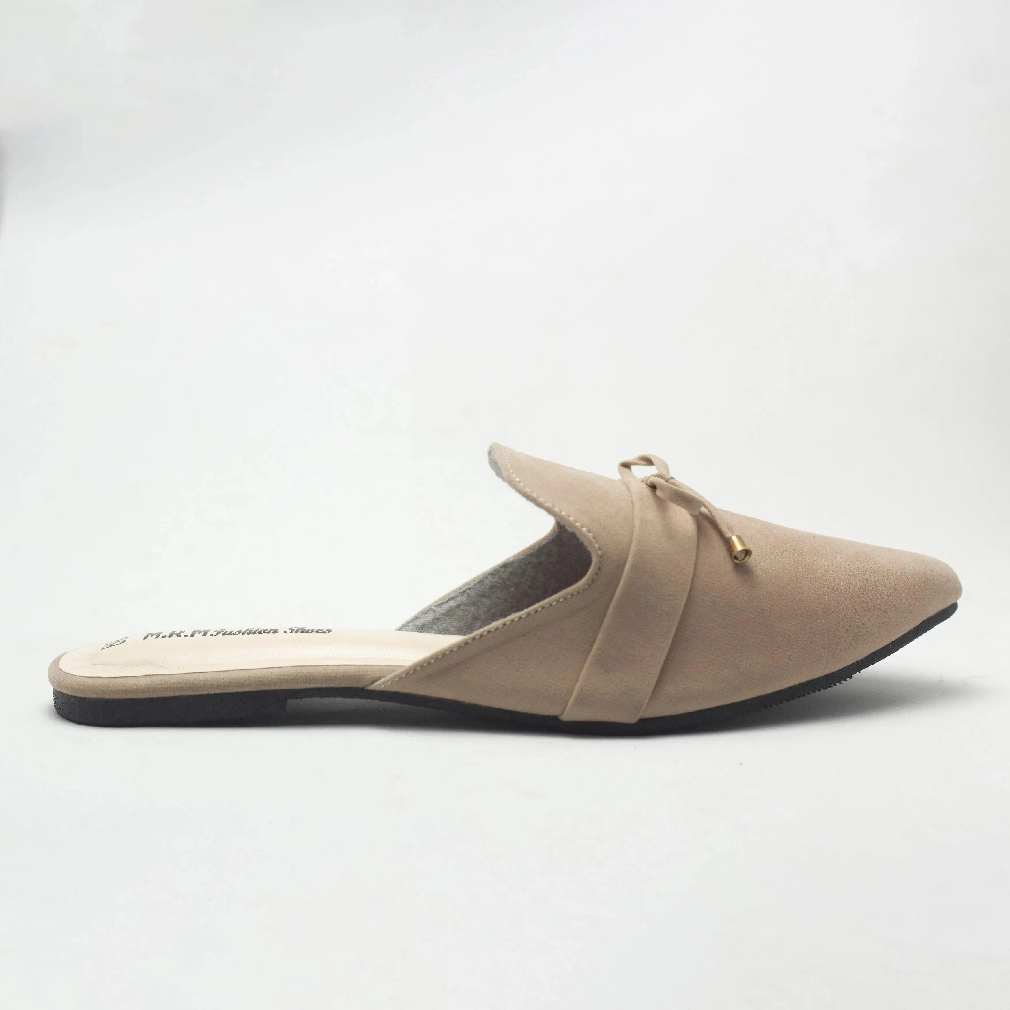 Stay Cool and Comfortable in Our Selection of Flat Sandals for Women