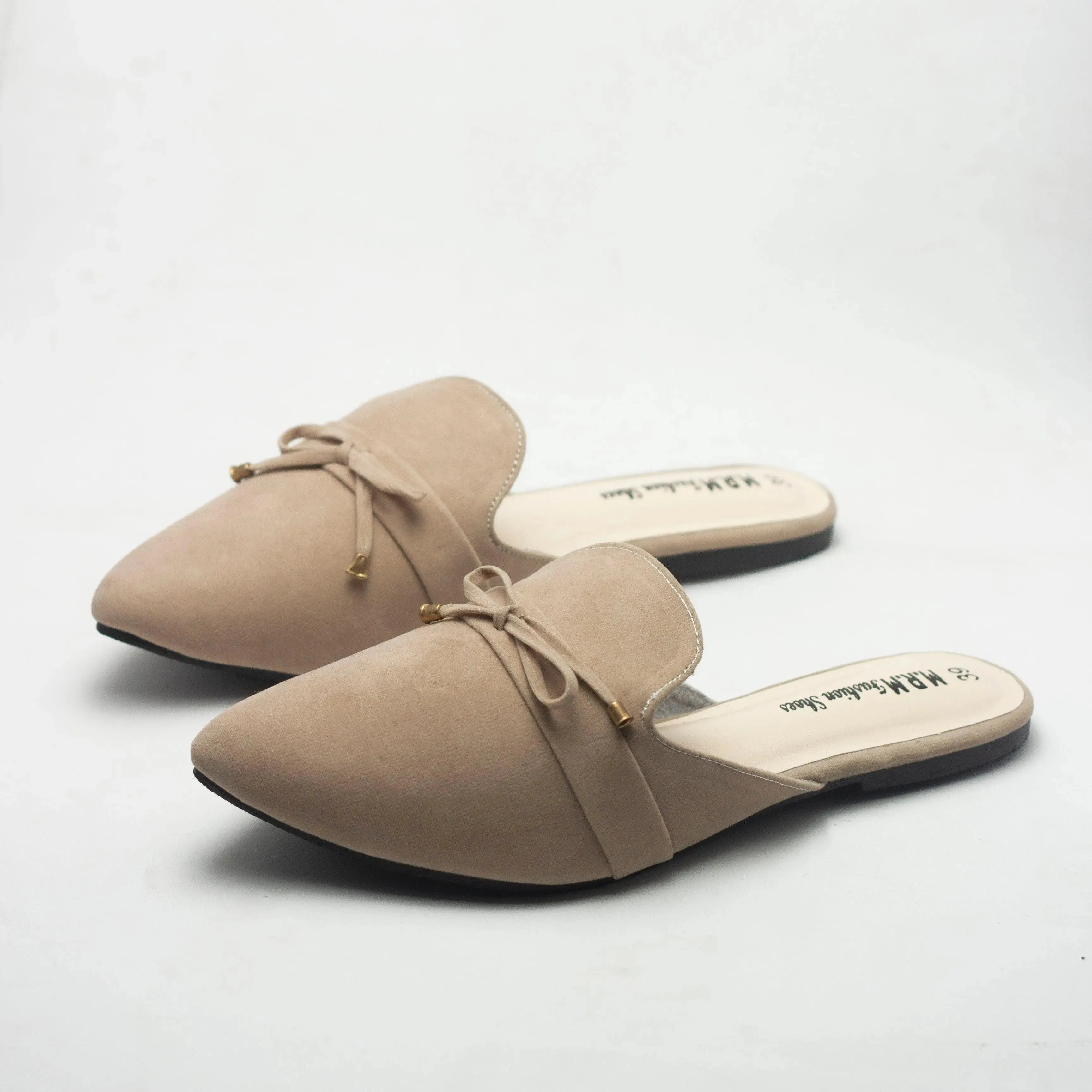 Stay Cool and Comfortable in Our Selection of Flat Sandals for Women